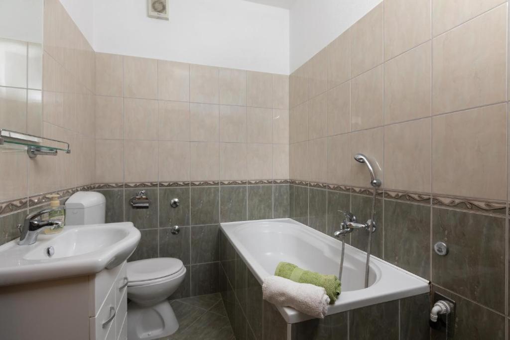 Apartmani Vela Tucepi Ngoại thất bức ảnh